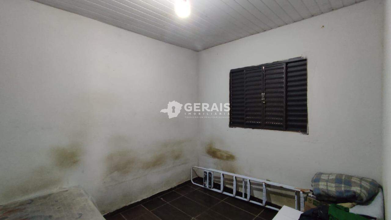 Casa à venda no JARDIM COPACABANA: 05 - QUARTO 01