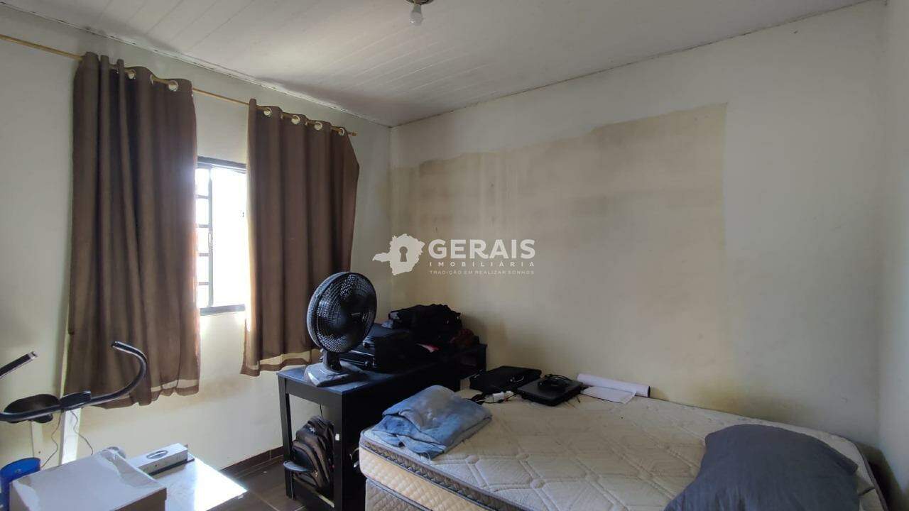 Casa à venda no JARDIM COPACABANA: 06 - QUARTO 02