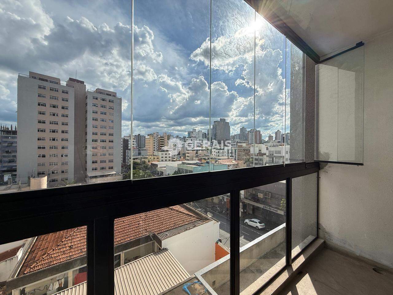 Apartamento à venda no CENTRO: 03- SACADA 01
