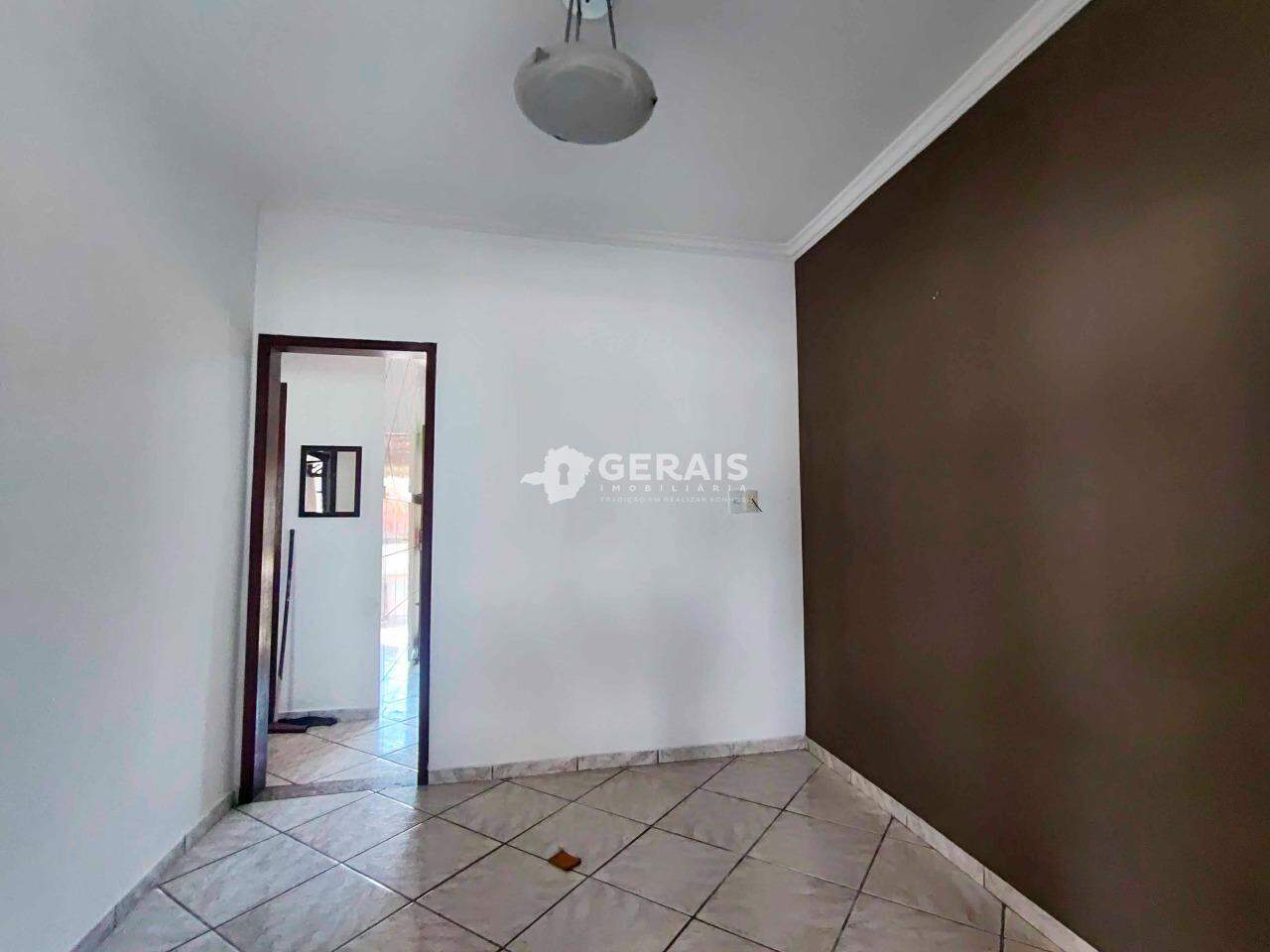 Casa para aluguel no SAGRADA FAMILIA: 03- SALA 01