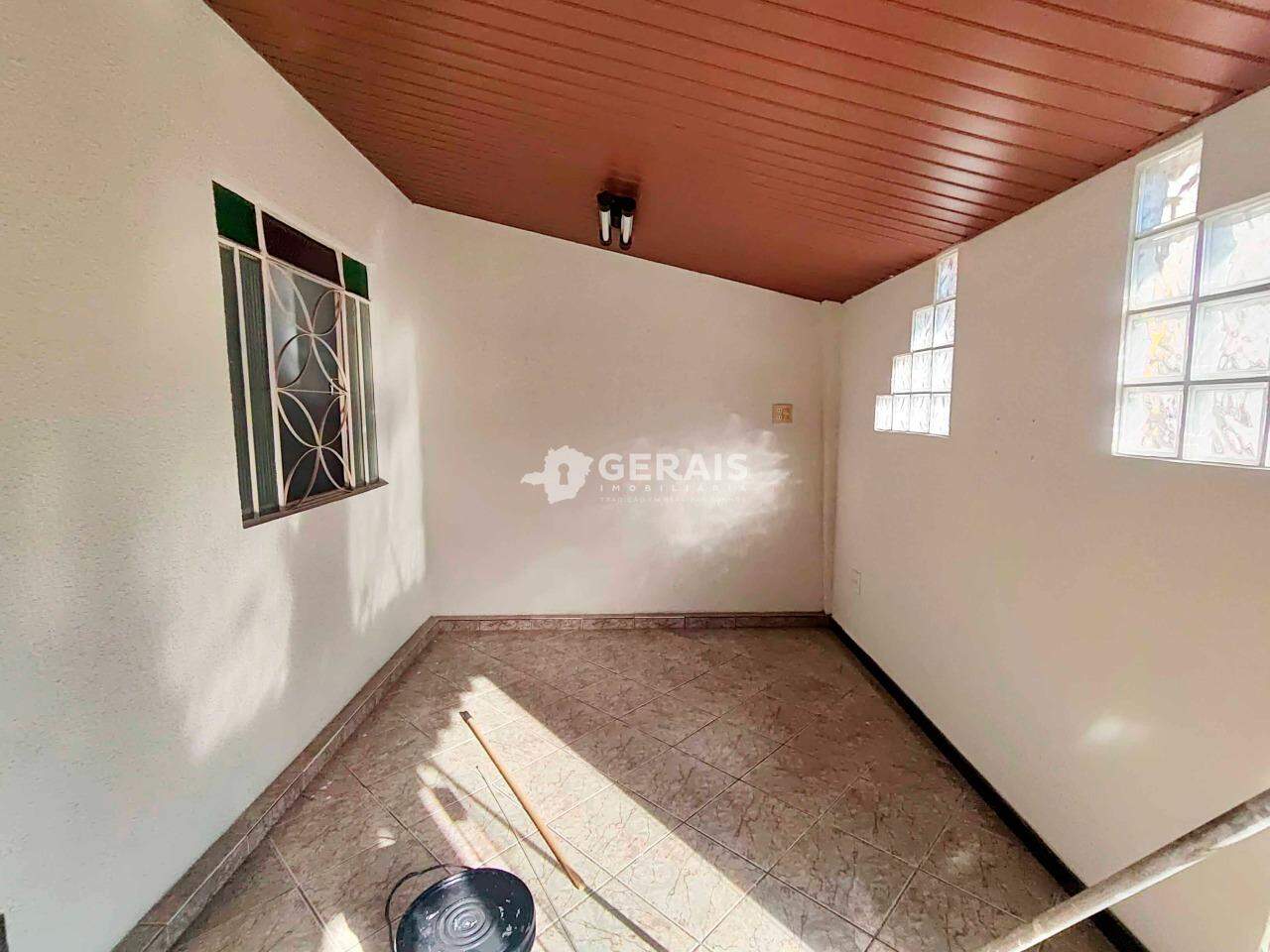 Casa para aluguel no SAGRADA FAMILIA: 04- SALA 02