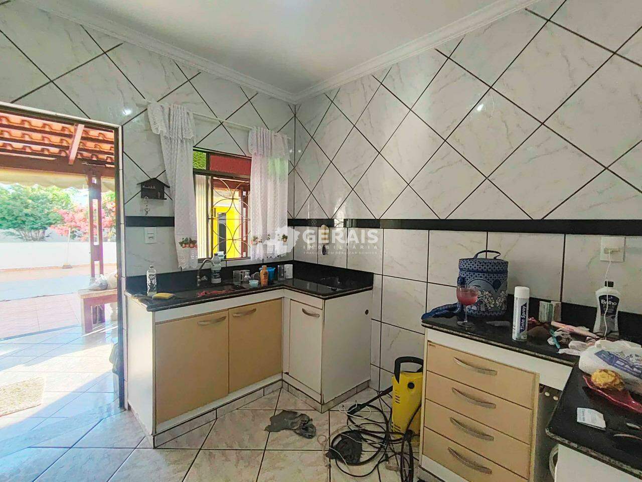 Casa para aluguel no SAGRADA FAMILIA: 08- COZINHA