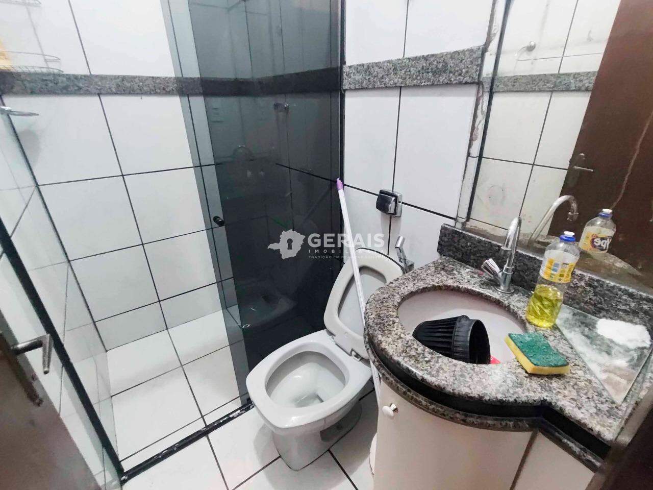 Casa para aluguel no SAGRADA FAMILIA: 07- BANHO SOCIAL 01