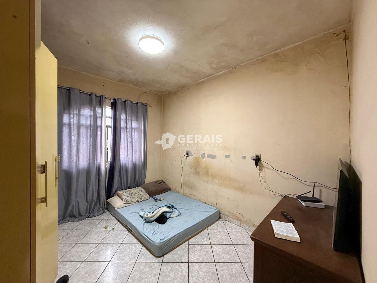 Casa à venda no SANTA LÚCIA: 07- QUARTO 02