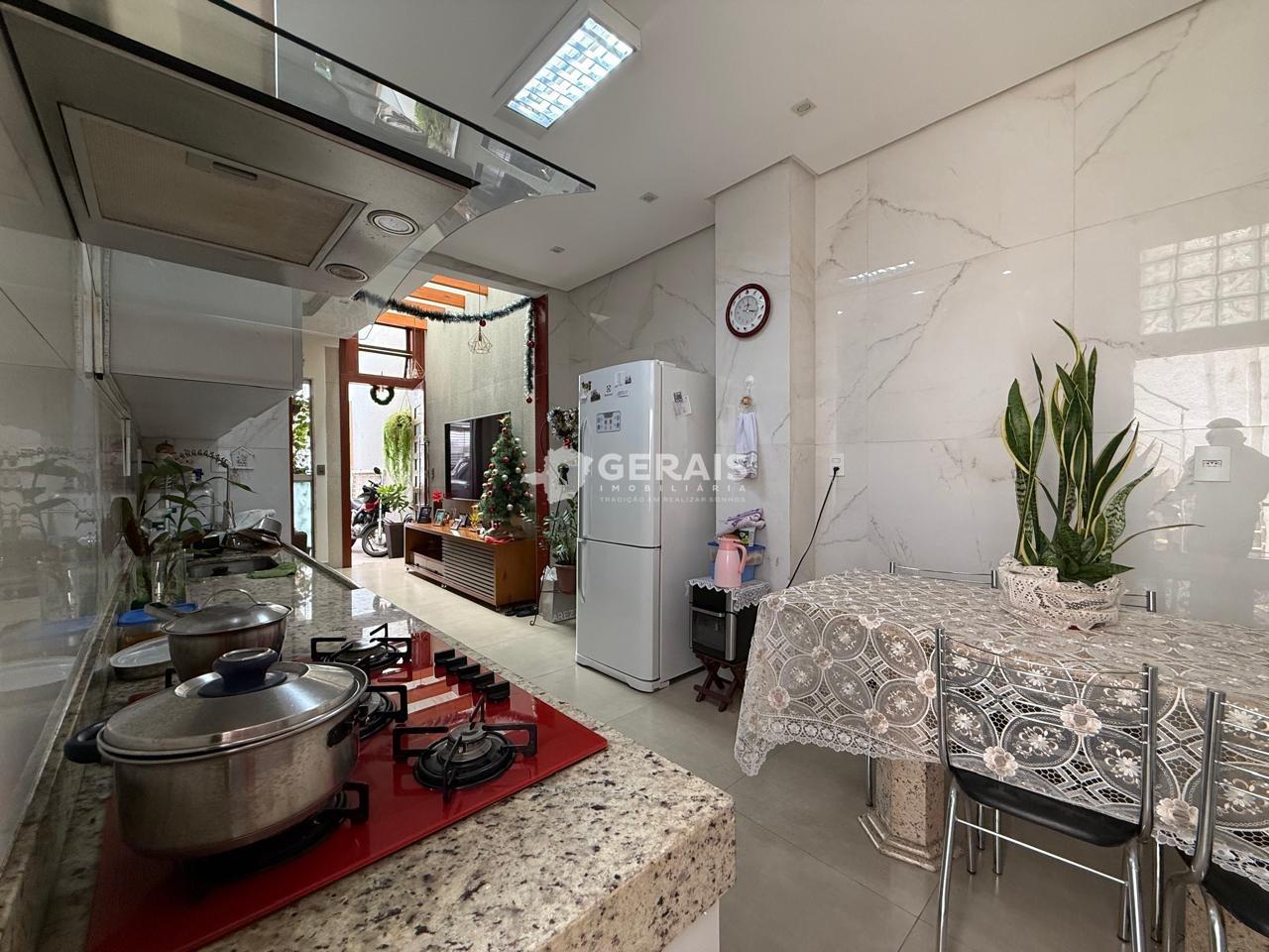 Casa à venda no CENTRO: 07 - COZINHA