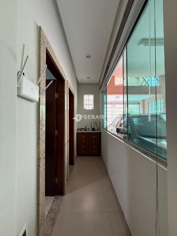 Casa à venda no CENTRO: 08 - CORREDOR