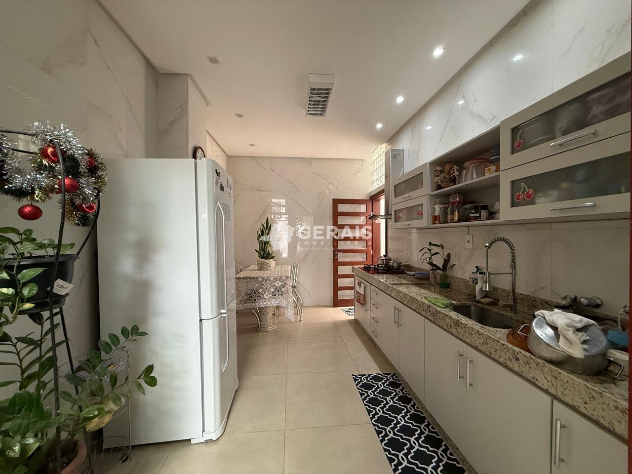 Casa à venda no CENTRO: 06 - COZINHA