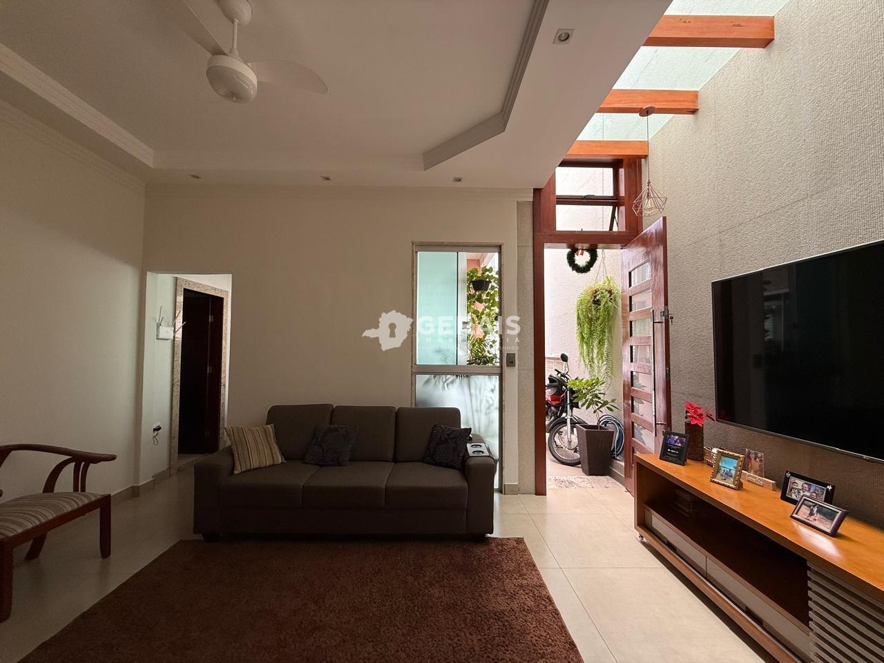 Casa à venda no CENTRO: 03 - SALA 01