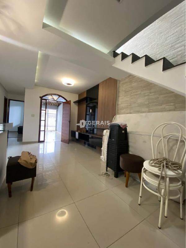 Casa à venda no JARDIM DAS ACACIAS: 02 - SALA