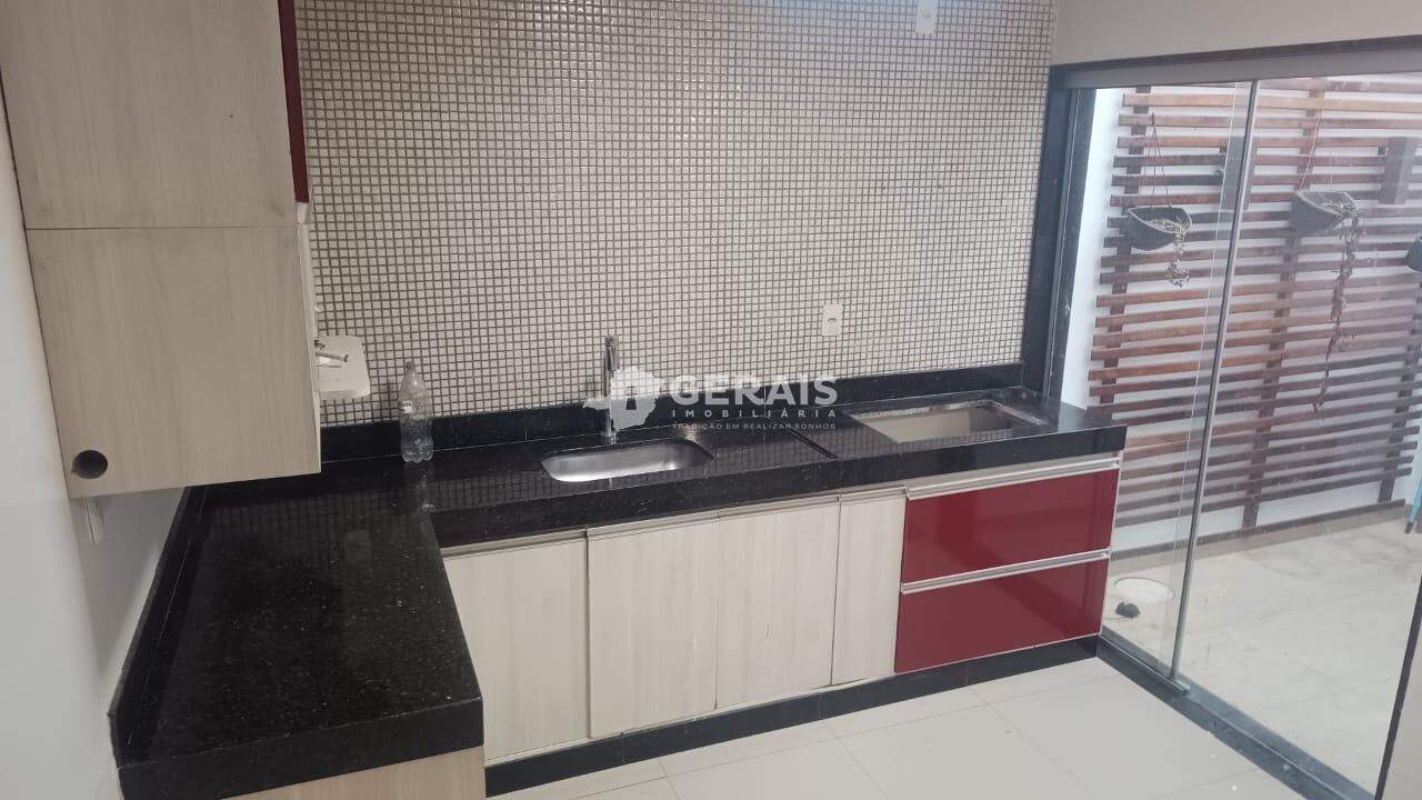 Casa à venda no JARDIM DAS ACACIAS: 04 - COZINHA