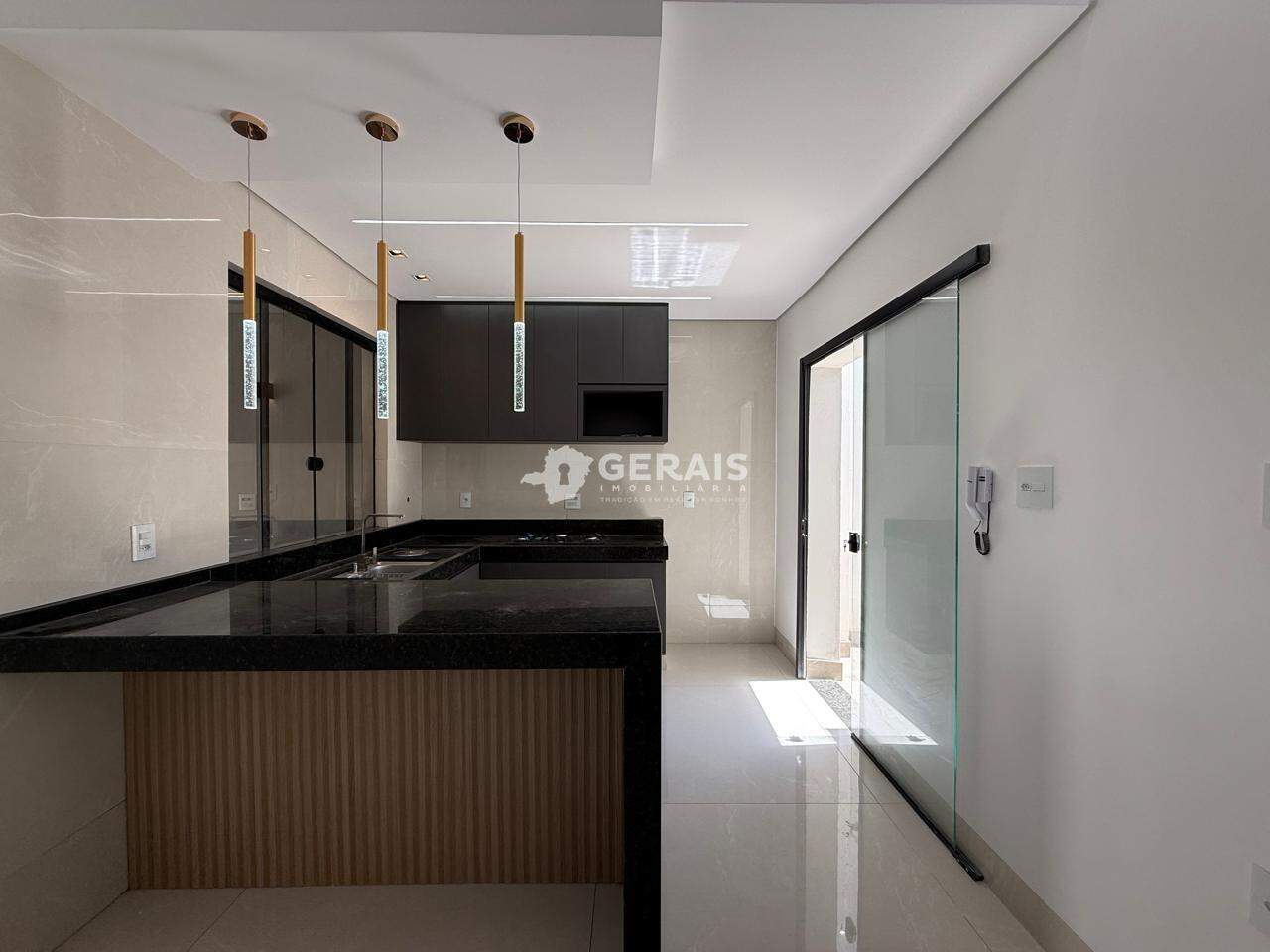 Casa à venda no TIETE: 07 - COZINHA