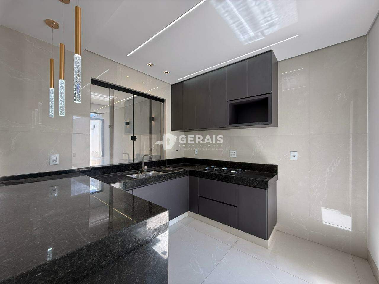 Casa à venda no TIETE: 05 - COZINHA