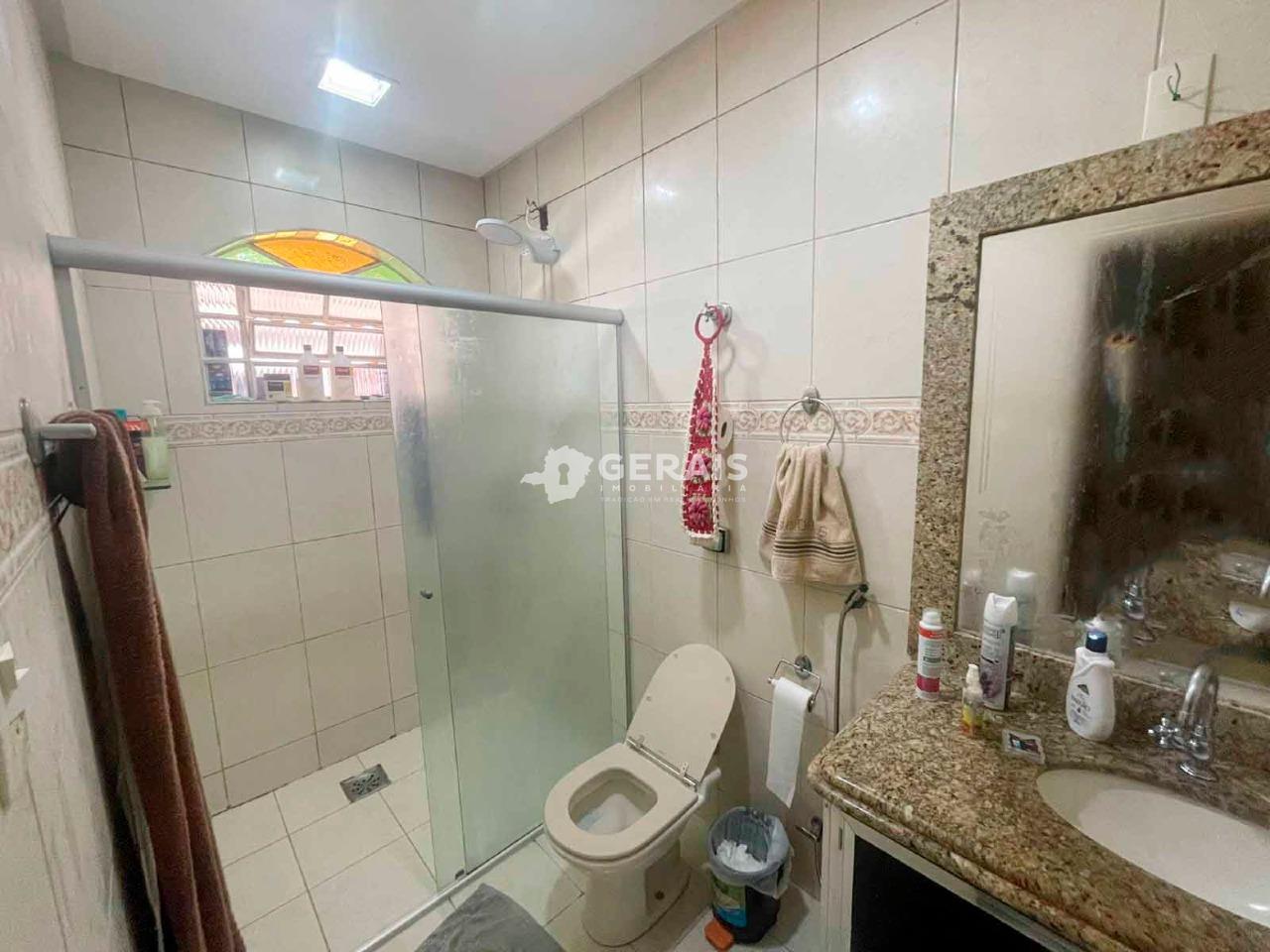 Casa para aluguel no PARAÍSO: 08- BANHO SUÍTE