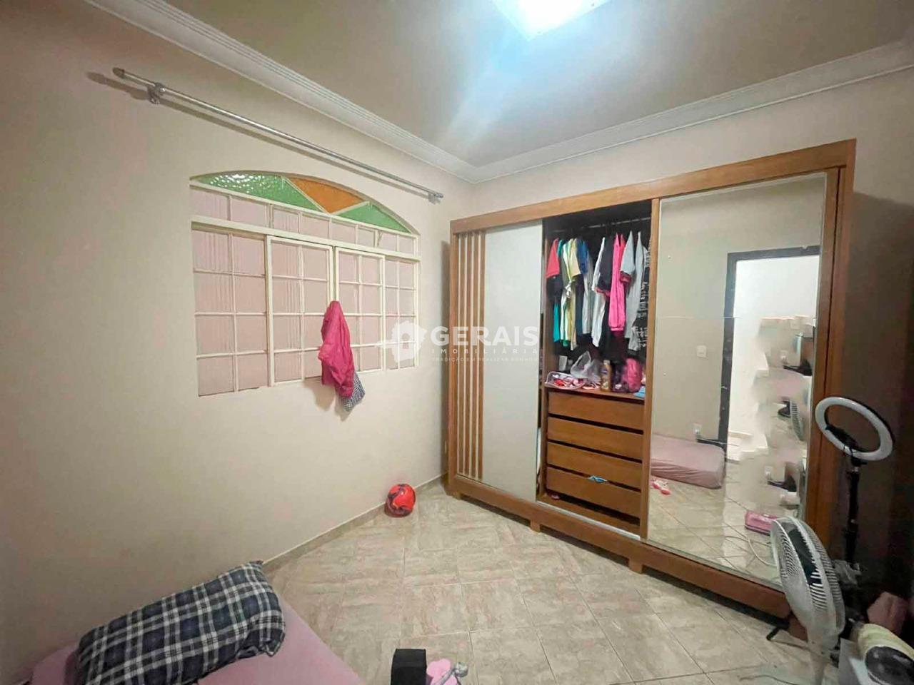 Casa para aluguel no PARAÍSO: 05- QUARTO 01