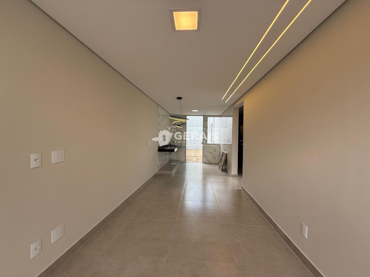 Casa à venda no DAVANUZE: 04 - SALA