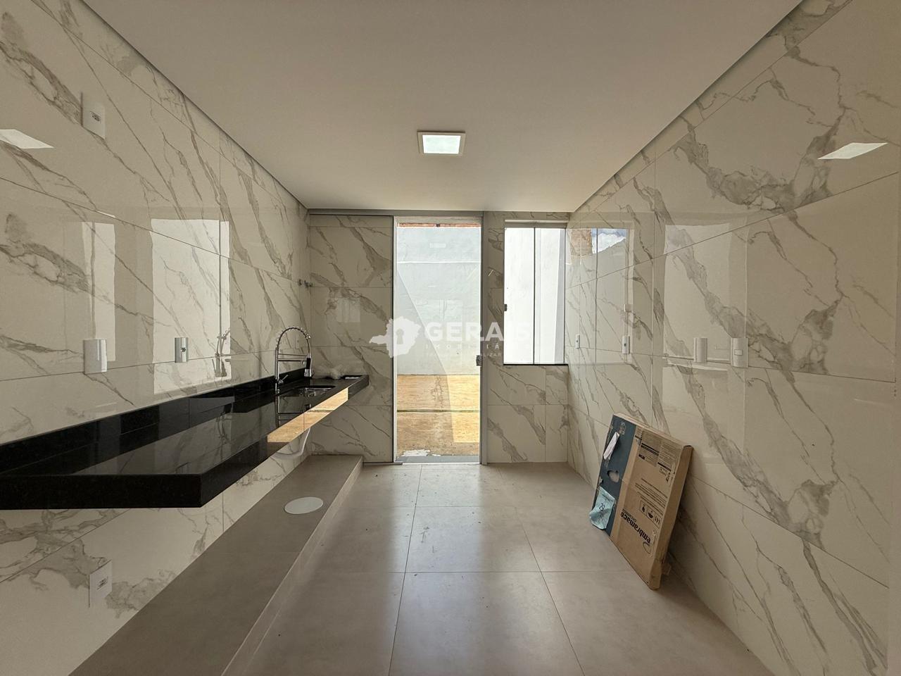 Casa à venda no DAVANUZE: 05 - COZINHA