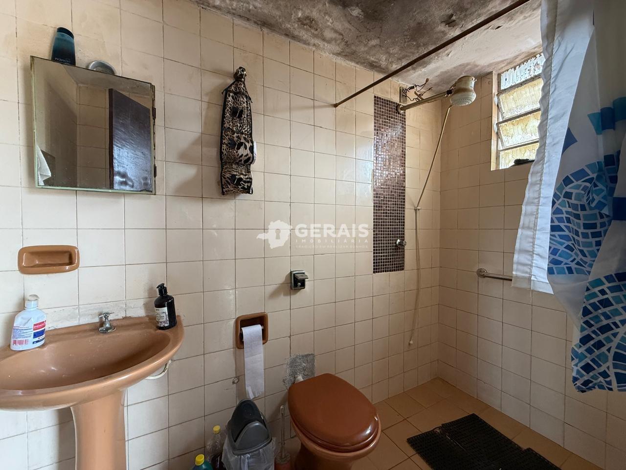 Casa à venda no CENTRO: 08- BANHO SOCIAL