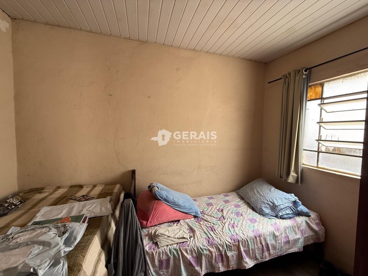 Casa à venda no CENTRO: 06- QUARTO 01