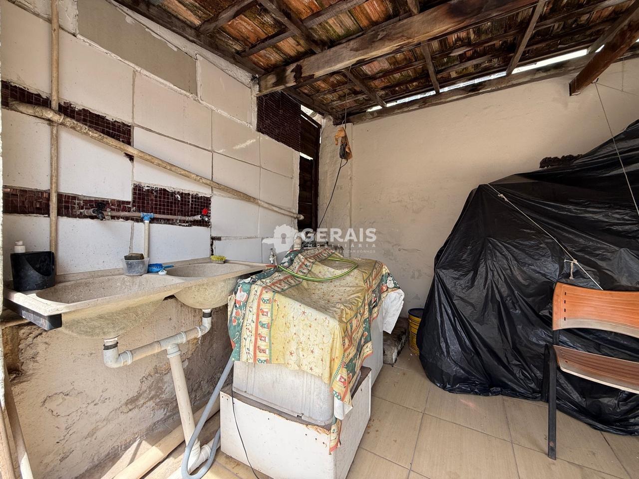 Casa à venda no CENTRO: 09- ÁREA DE SERVIÇO