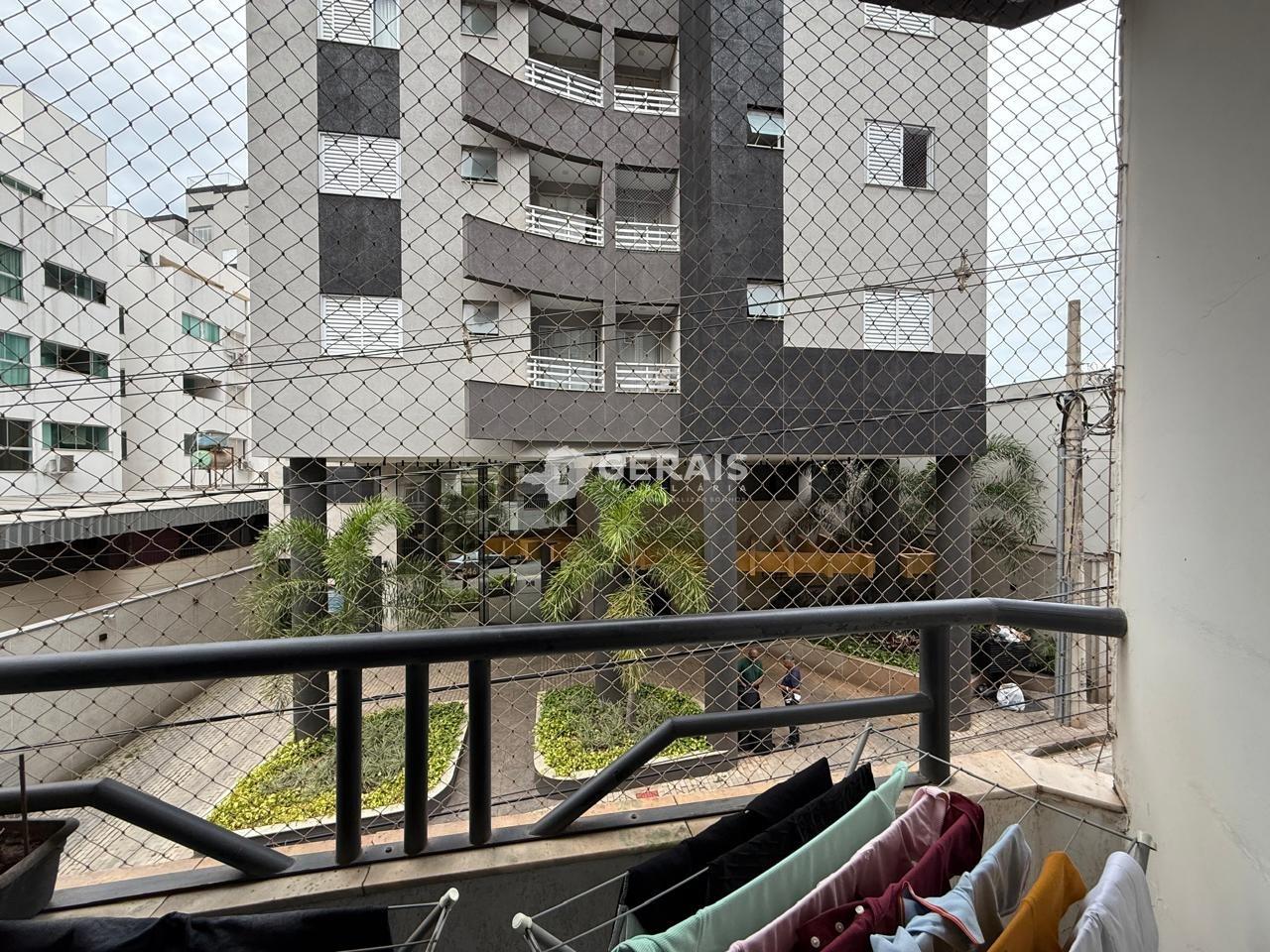 Apartamento à venda no CENTRO: 05- SACADA
