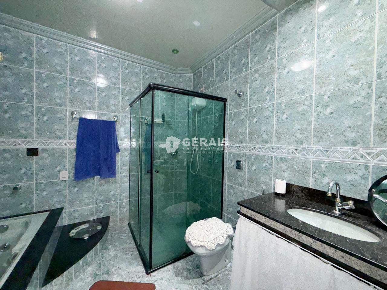 Casa à venda no CENTRO: 08- BANHO SUÍTE