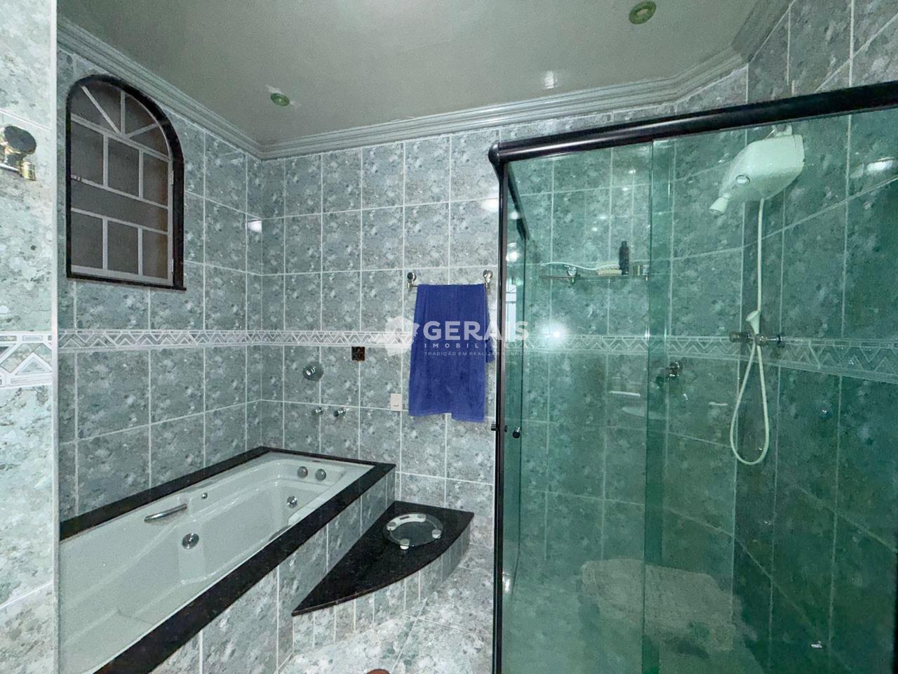 Casa à venda no CENTRO: 09- BANHO SUÍTE