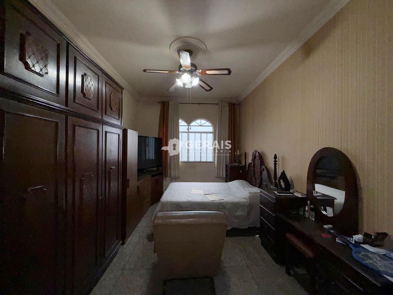 Casa à venda no CENTRO: 07- QUARTO SUÍTE