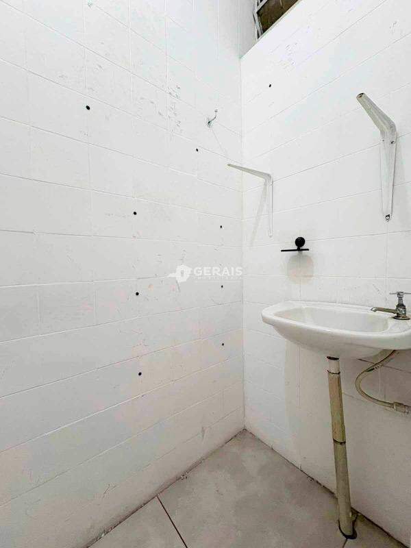 Loja para aluguel no CENTRO: 05- BANHEIRO