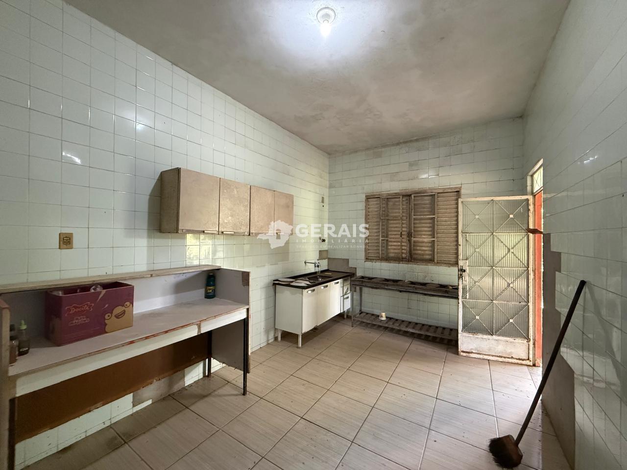 Chácara à venda no ZONA RURAL: 04- COZINHA