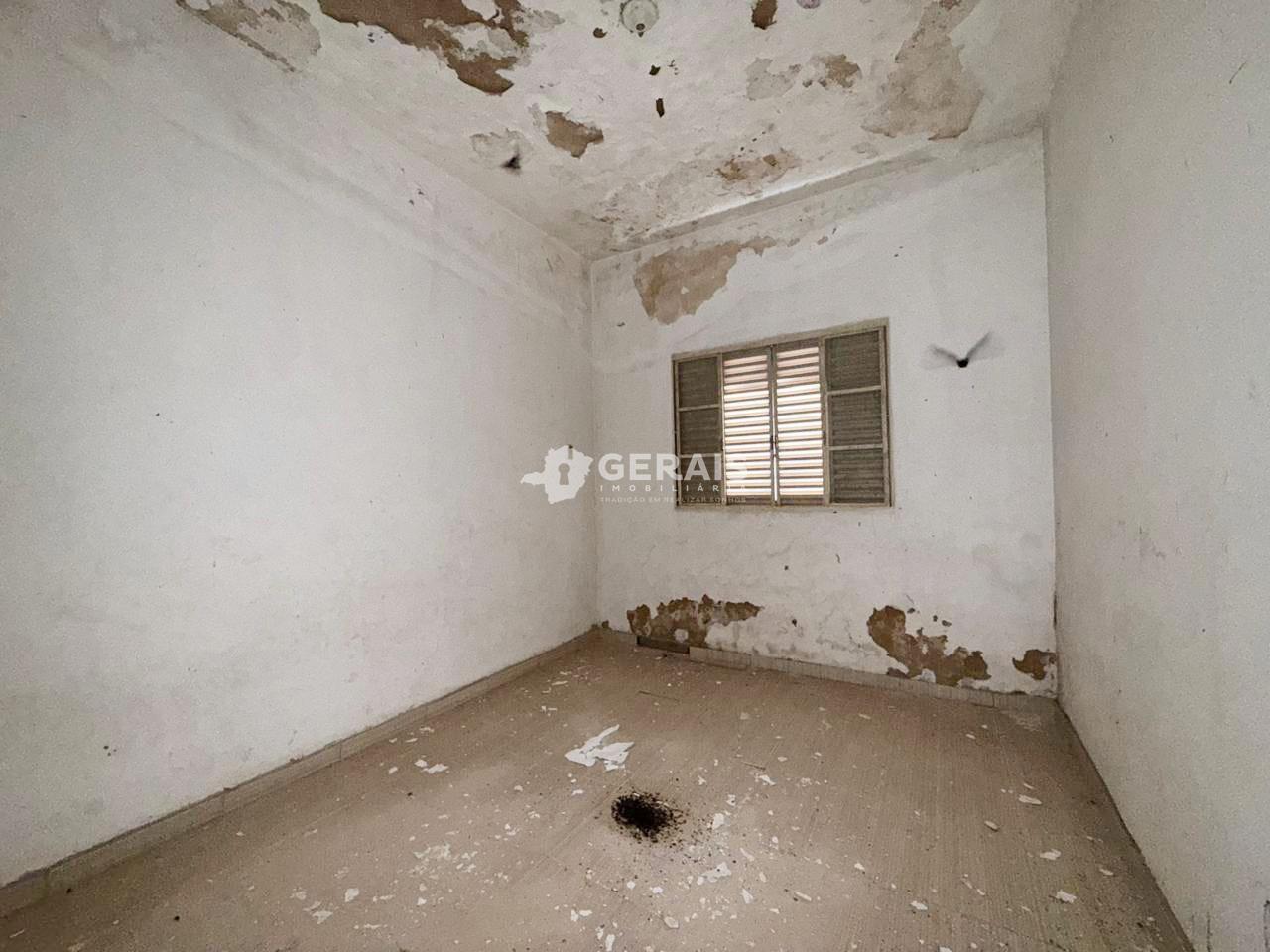 Chácara à venda no ZONA RURAL: 08- QUARTO SUÍTE