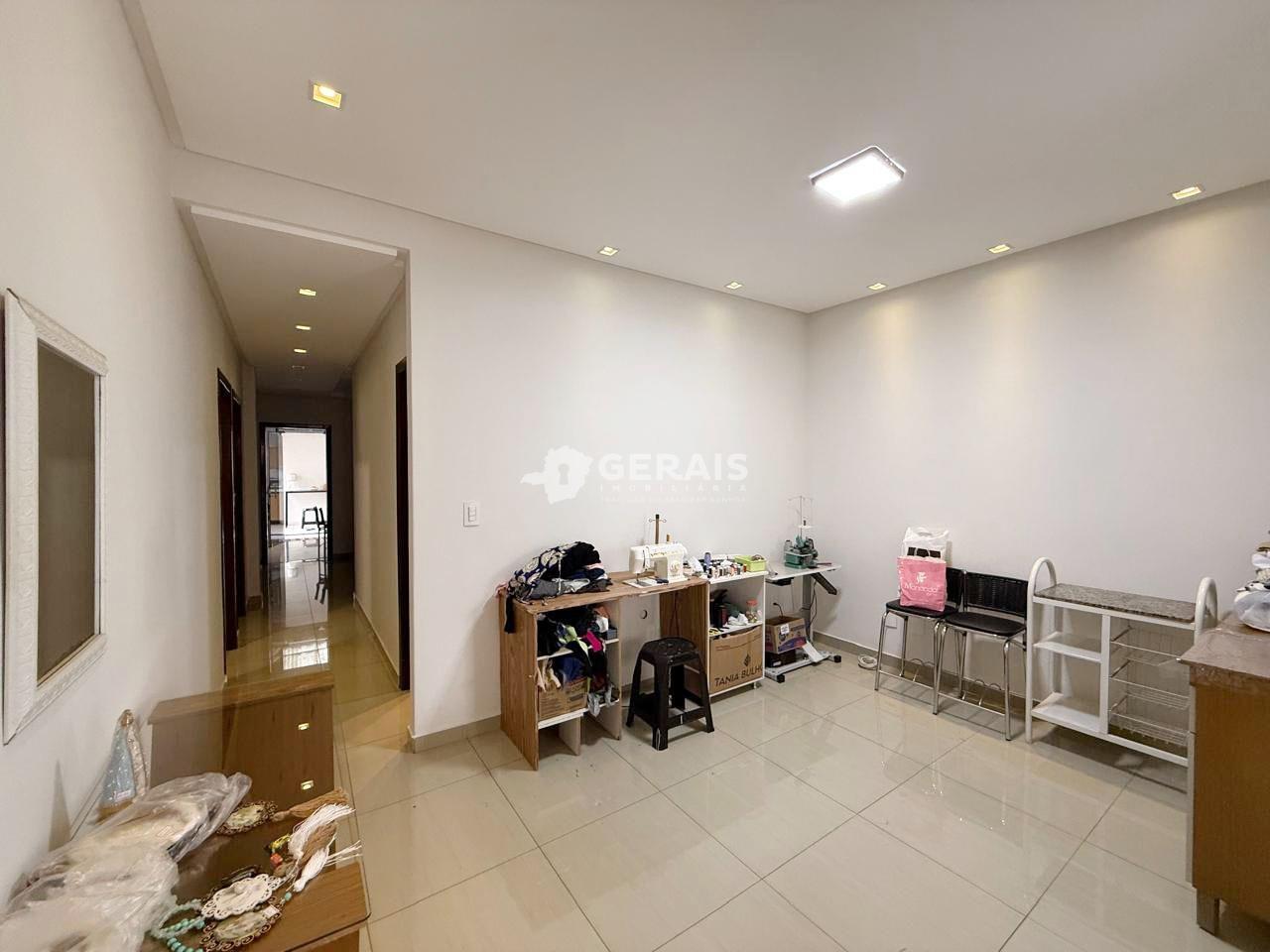 Casa à venda no CATALÃO: 07 - SALA 02