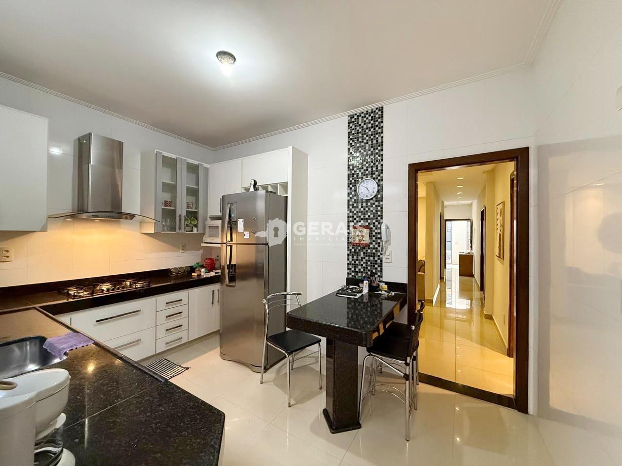 Casa à venda no CATALÃO: 08 - COZINHA