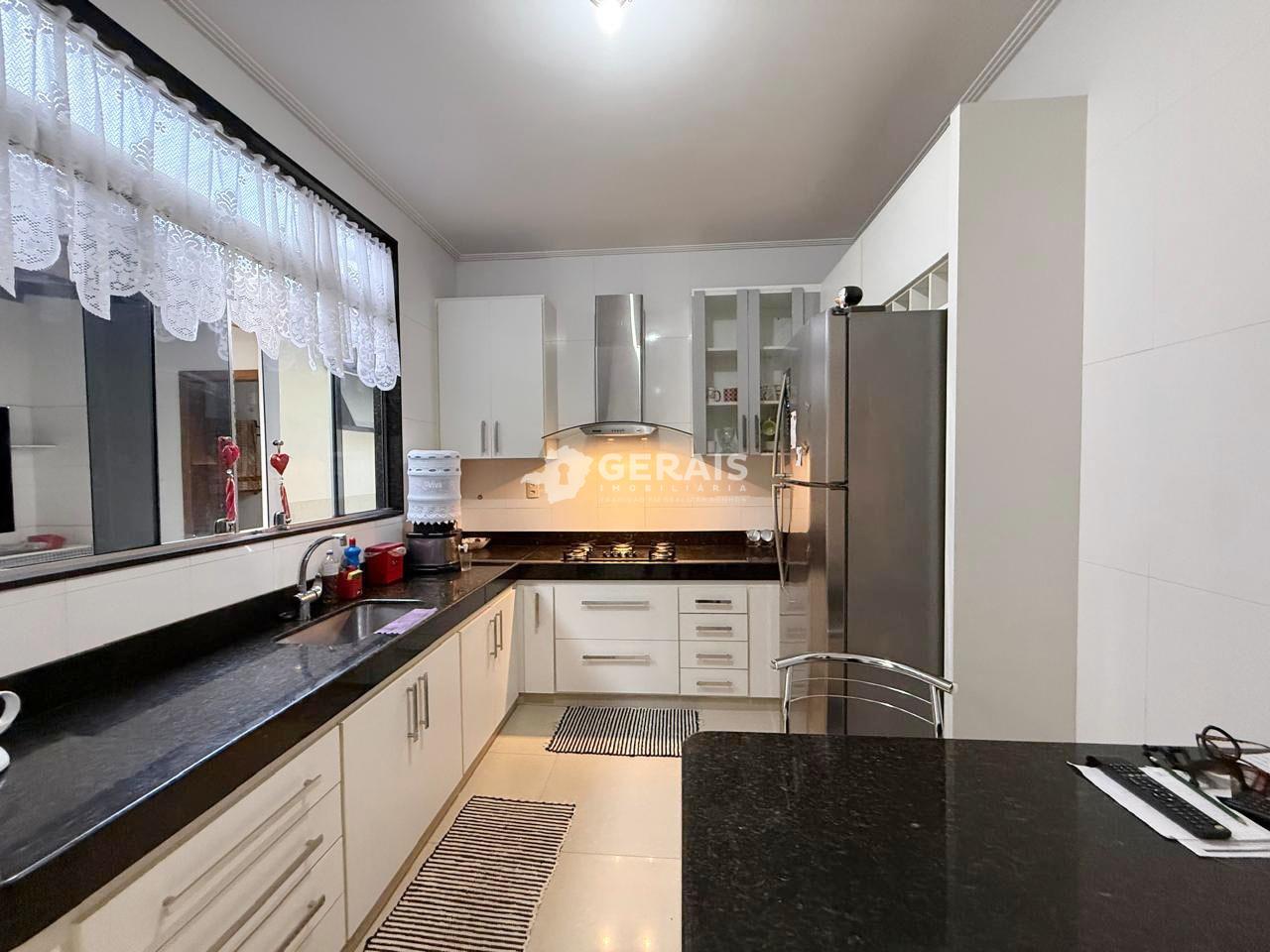 Casa à venda no CATALÃO: 09 - COZINHA