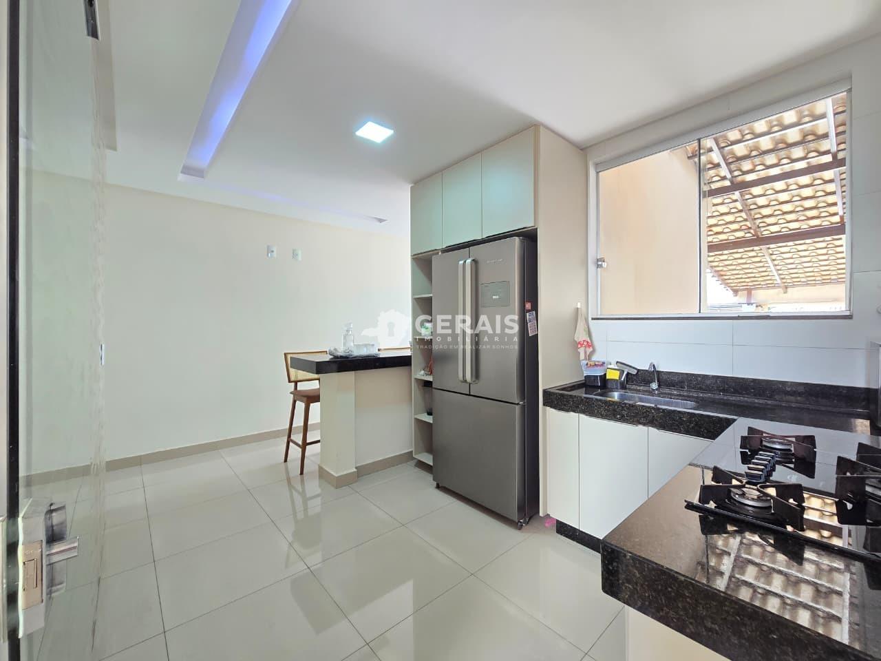 Casa à venda no JARDIM CANDELÁRIA: 08 - COZINHA