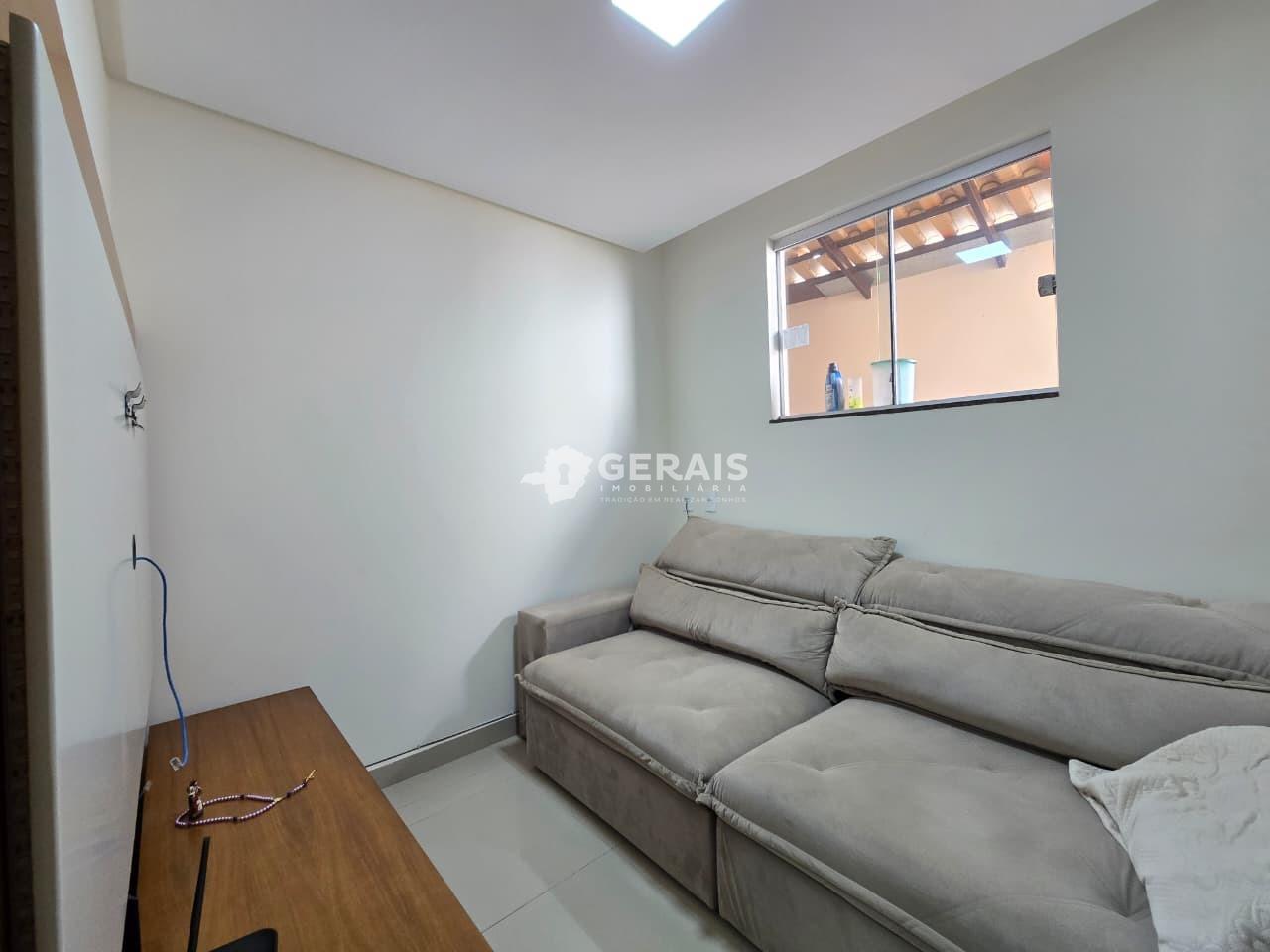 Casa à venda no JARDIM CANDELÁRIA: 09 - QUARTO 01