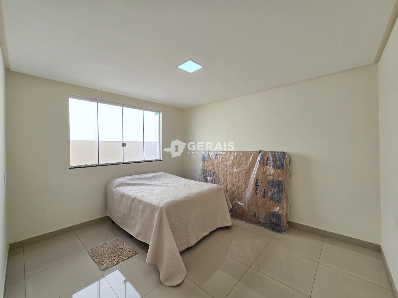 Casa à venda no JARDIM CANDELÁRIA: 10 - QUARTO 02