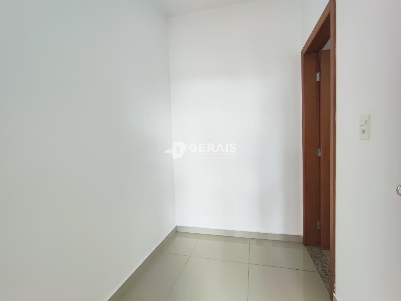 Apartamento para aluguel no CENTRO: 09- CLOSET SUÍTE 02