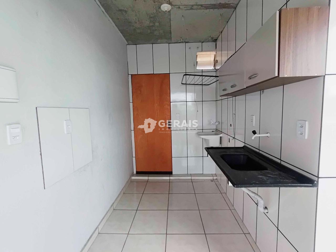 Kitnet para aluguel no JARDIM ALTEROSA: 05- COZINHA / ÁREA DE SERVIÇO