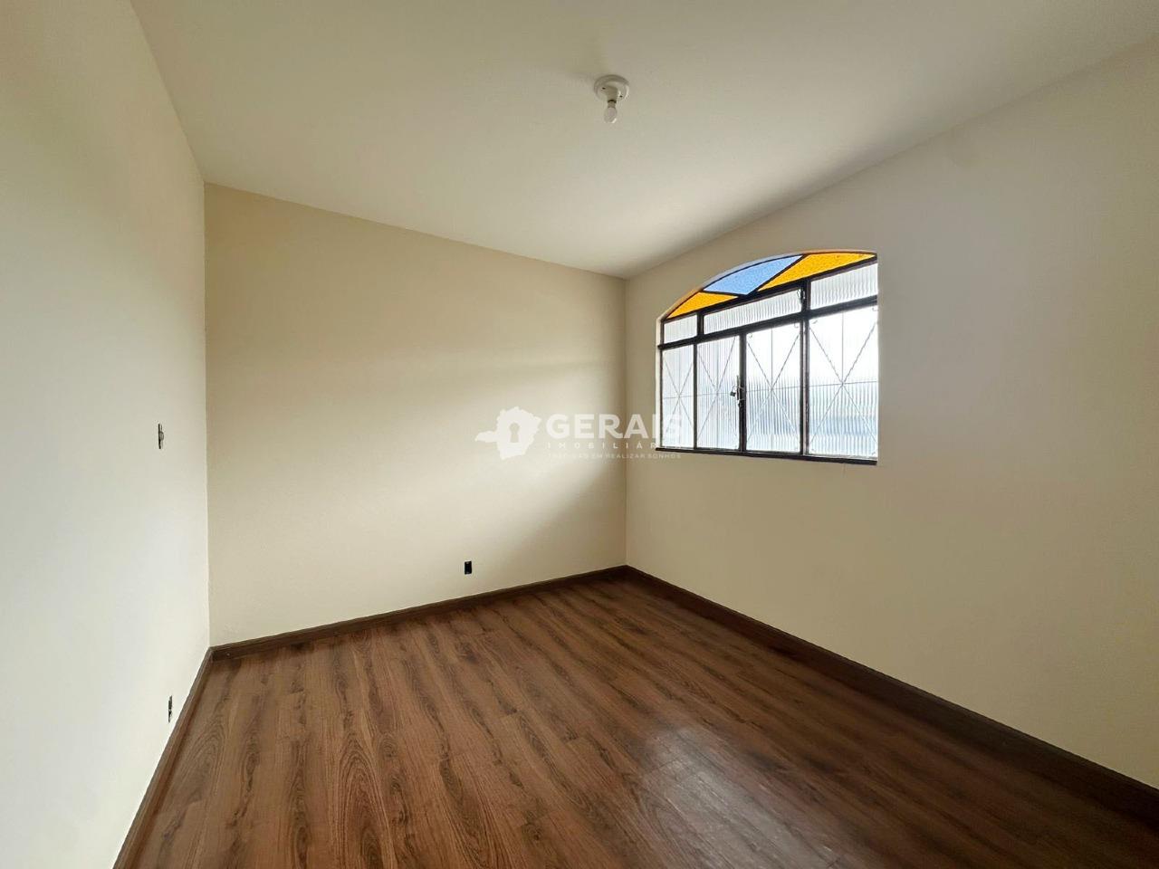 Casa à venda no SANTA ROSA: 08 - QUARTO 02