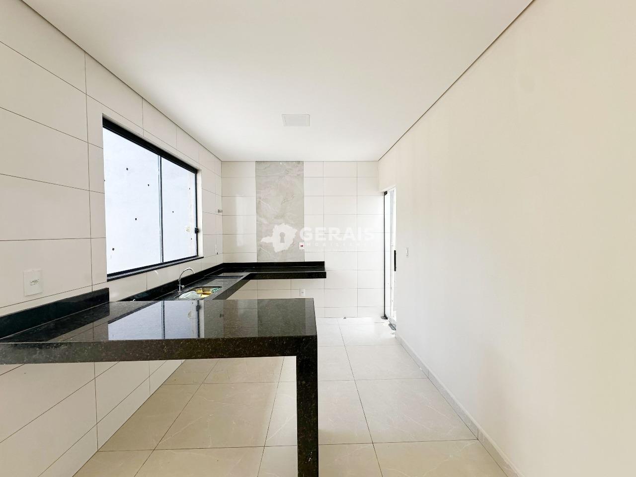 Casa à venda no QUINTA DAS PALMEIRAS: 05 - COZINHA