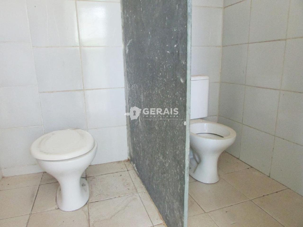 Galpão à venda no JARDIM CANDIDES: 10 - BANHEIRO