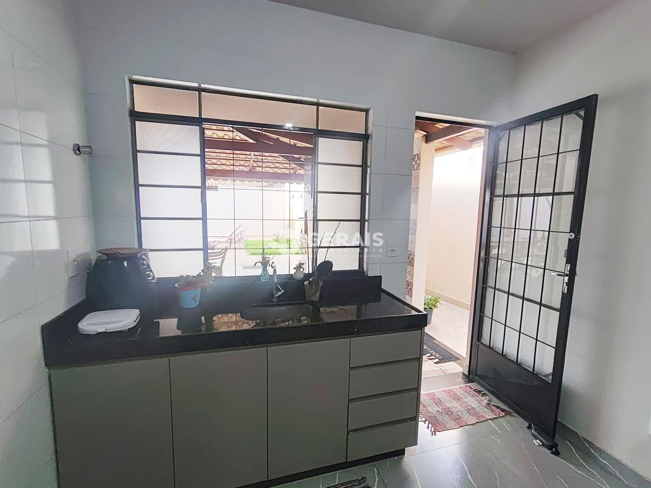 Casa à venda no CHORO: 04 - COZINHA