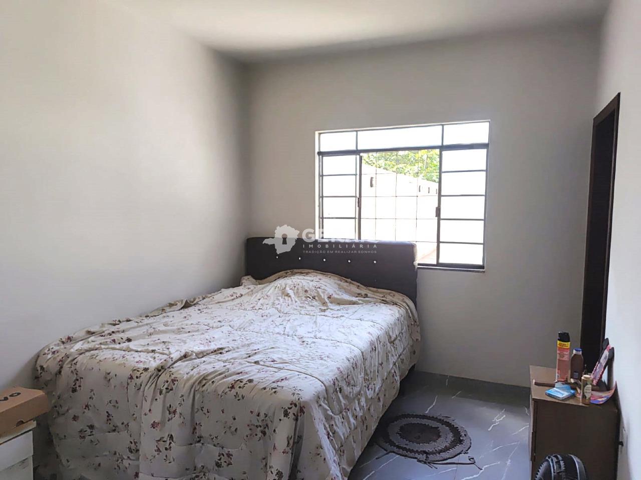 Casa à venda no CHORO: 07 - QUARTO SUÍTE