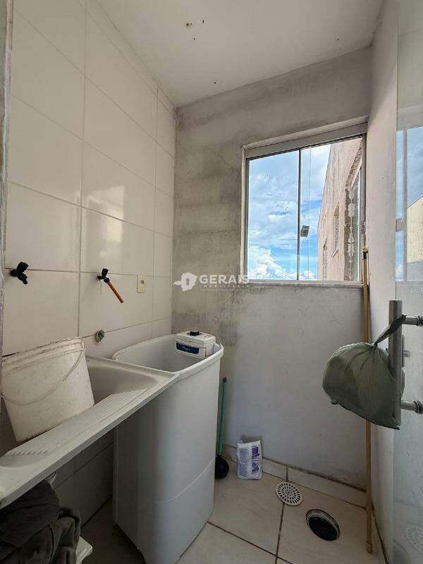 Sobrado à venda no JARDIM CANDIDES: 08 - ÁREA DE SERVIÇO