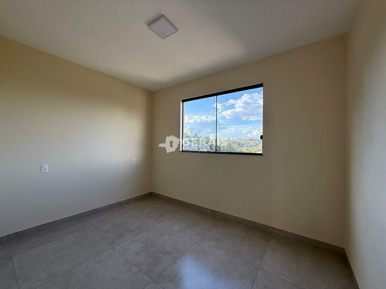 Casa à venda no JARDINOPOLIS: 05 - QUARTO 01