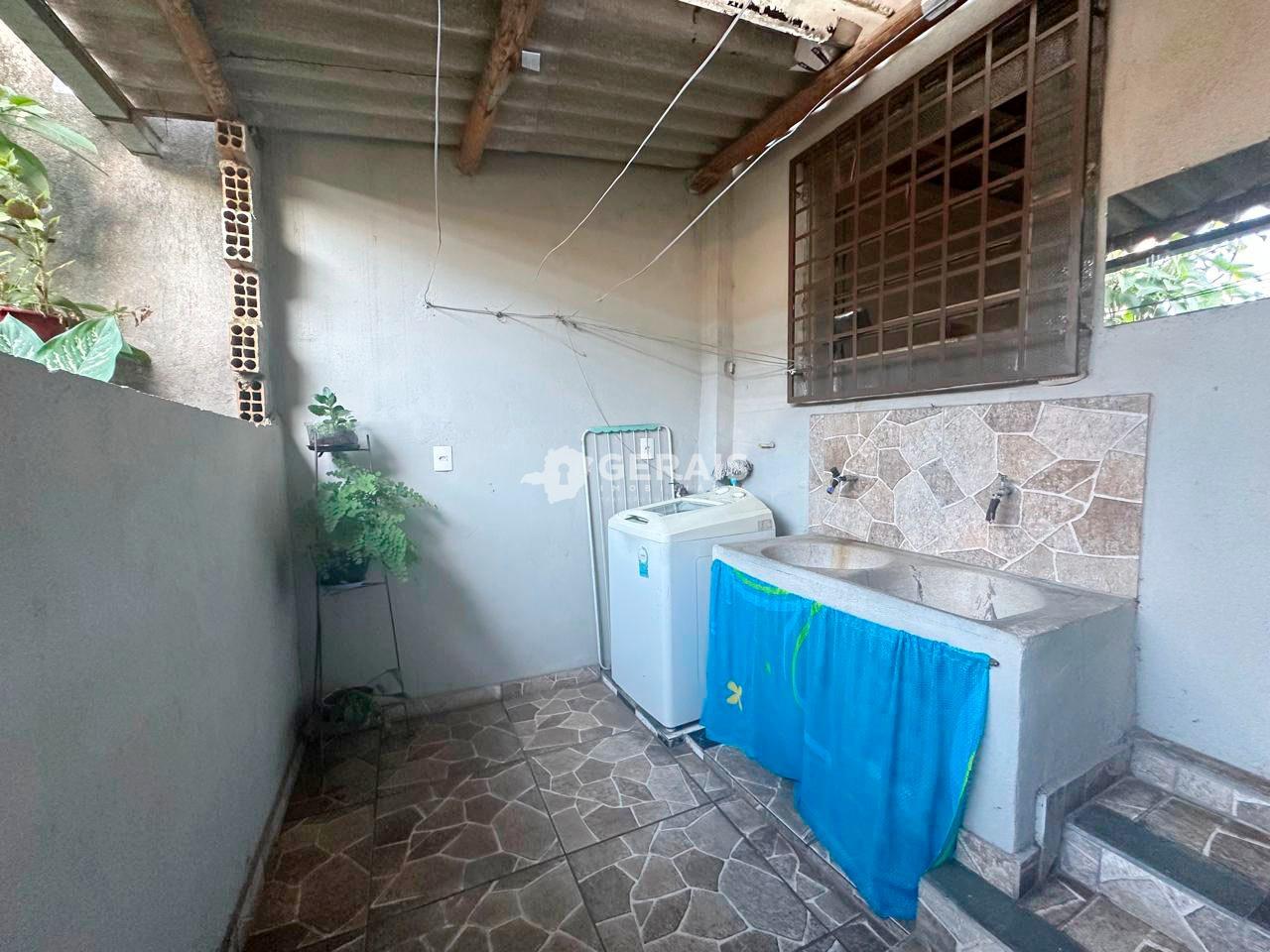 Casa à venda no SANTA CLARA: 09- ÁREA DE SERVIÇO