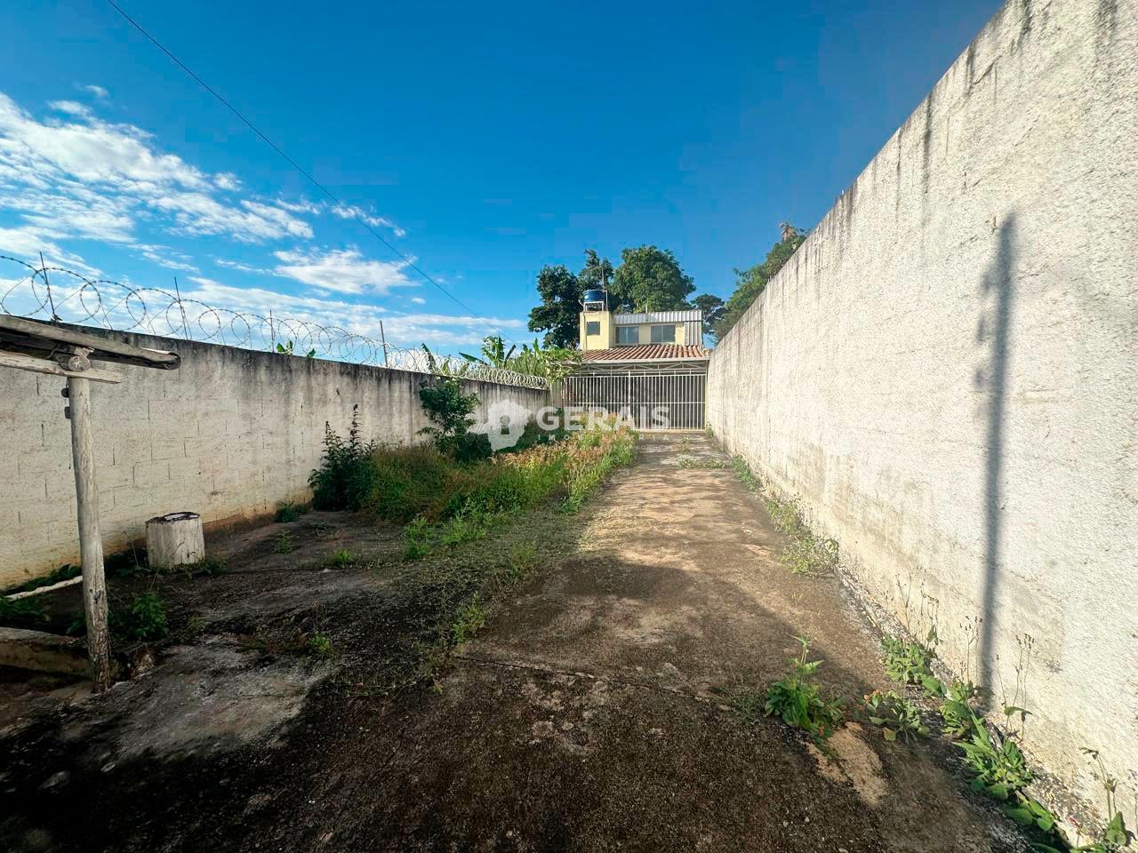 Casa à venda no JARDINOPOLIS: 07 - GARAGEM