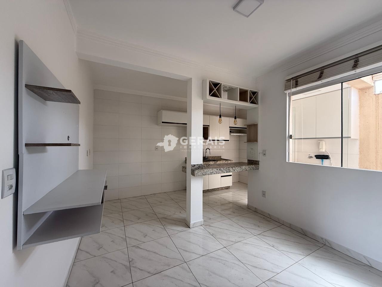 Sobrado à venda no MANOEL VALINHAS: 02 - SALA