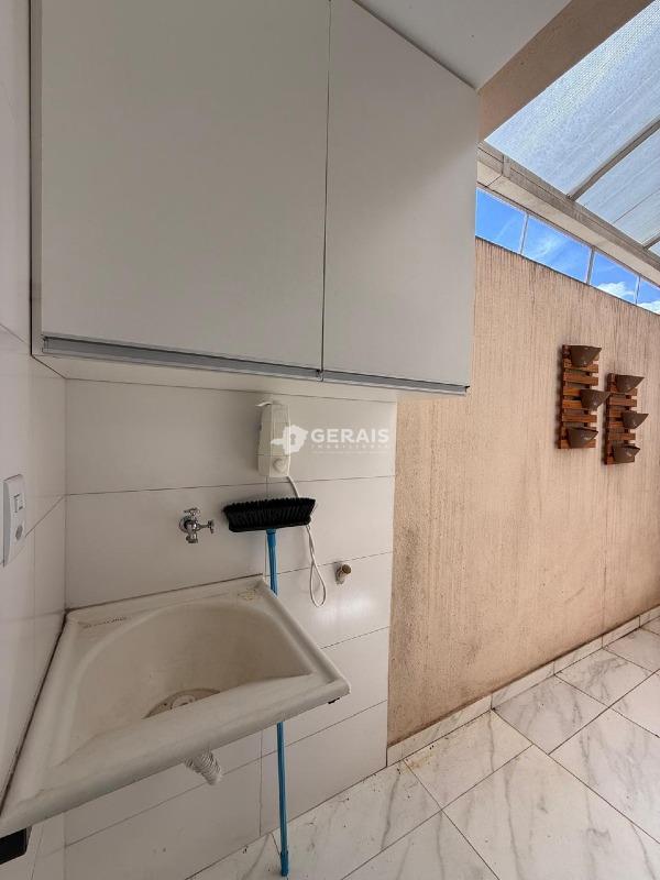 Sobrado à venda no MANOEL VALINHAS: 08 - ÁREA DE SERVIÇO