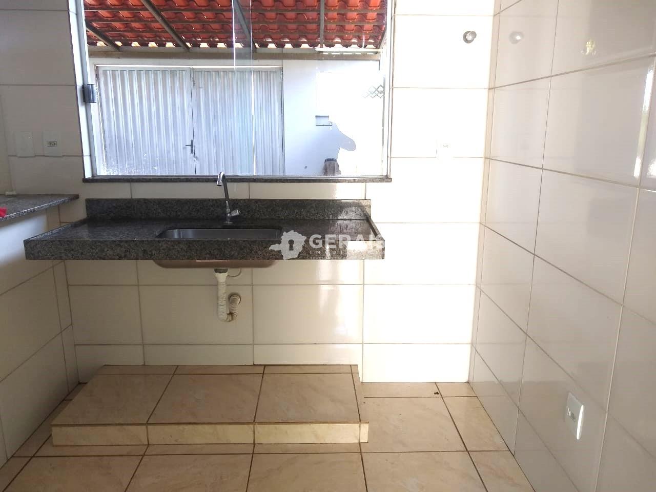 Casa à venda no JARDIM CANDIDES: 04 - COZINHA